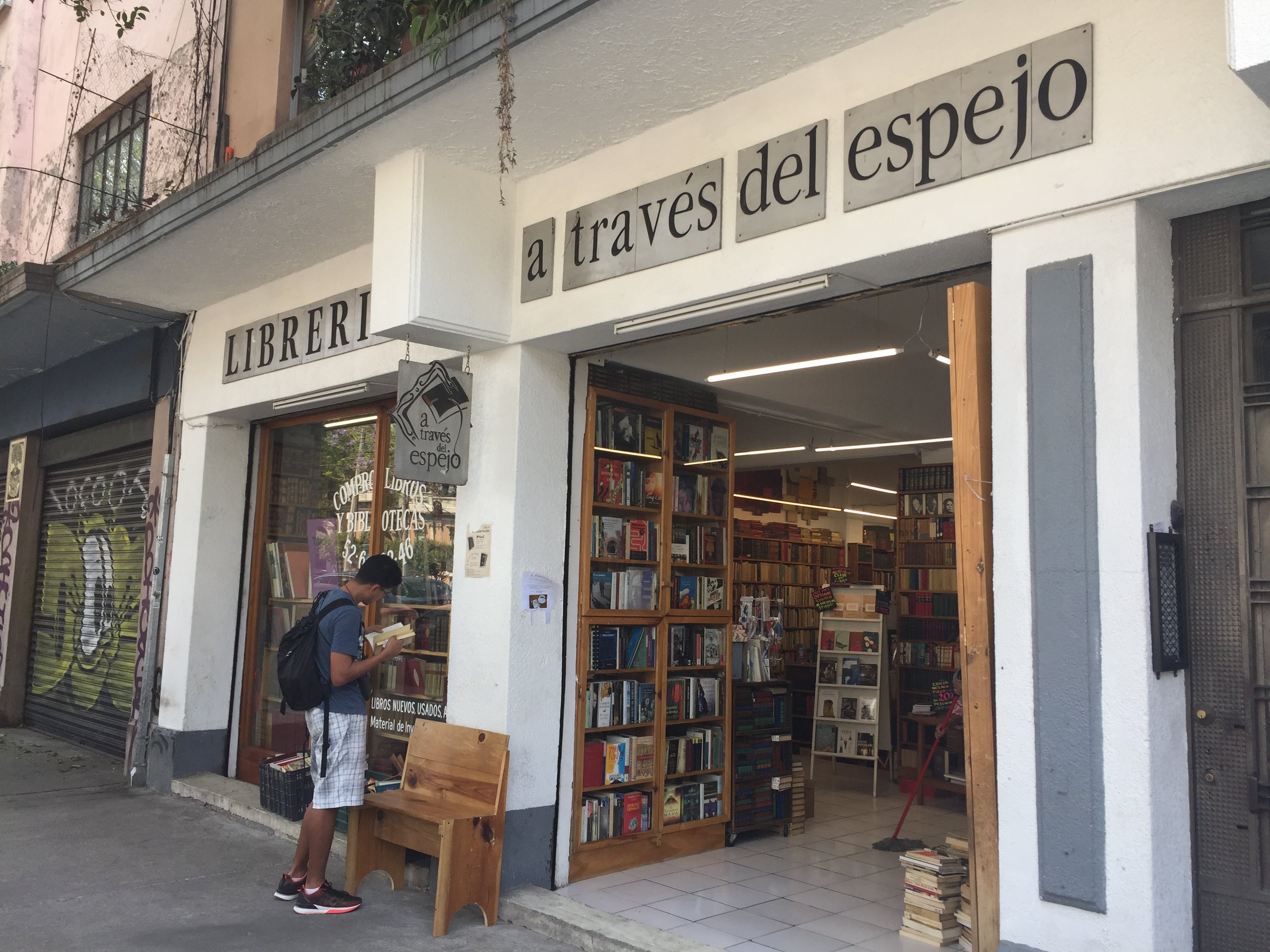 mexico city bookstores libreria atraves del espejo